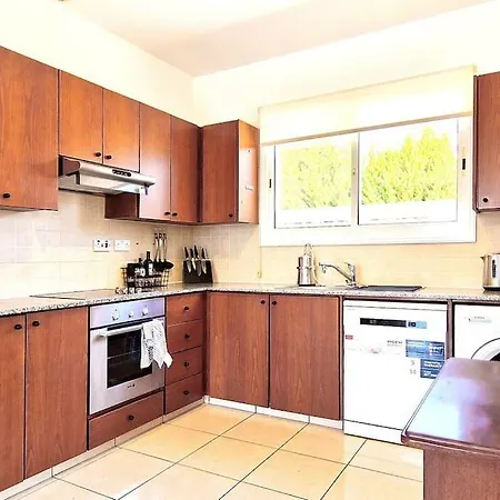Family Friendly Private With Pool In Quite Area Peyia