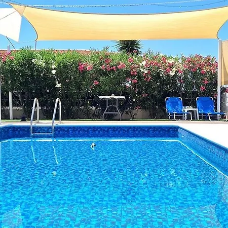 Family Friendly Private With Pool In Quite Area