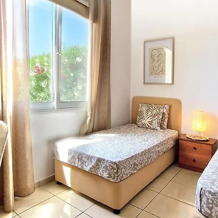 Family Friendly Private With Pool In Quite Area Vilă Peyia