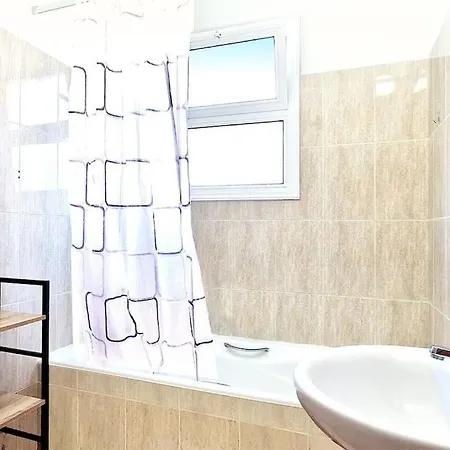 Family Friendly Private With Pool In Quite Area * Peyia