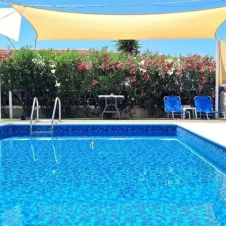 Family Friendly Private With Pool In Quite Area